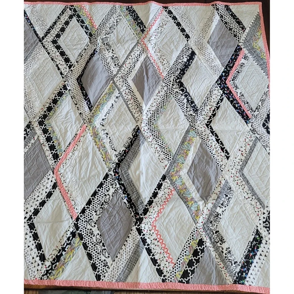 Geometric Quilt‎ White Gray Black Patchwork Throw Coverlet 40x40